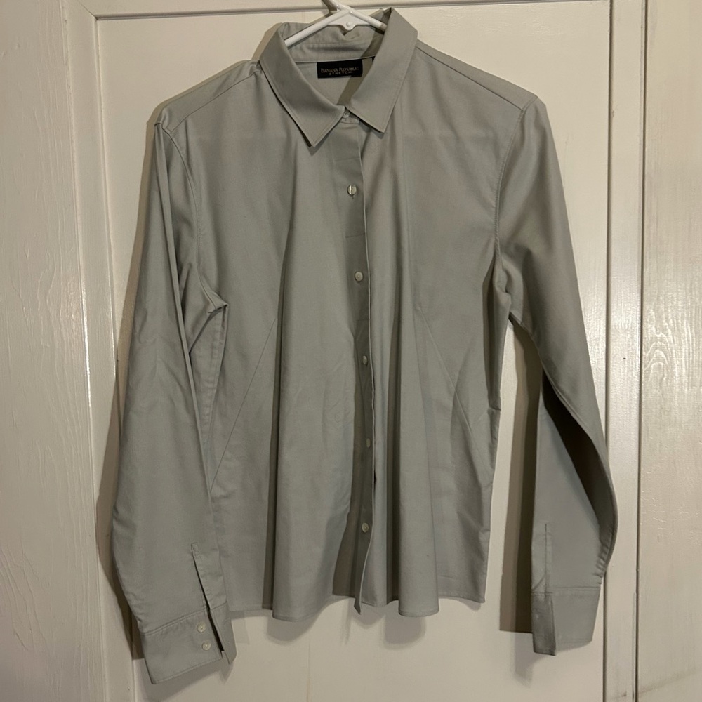 Banana Republic Stretch women’s everyday button down shirt medium RN 54023